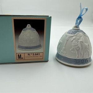 1990 Lladro Christmas bell in mint/ new condition with original box